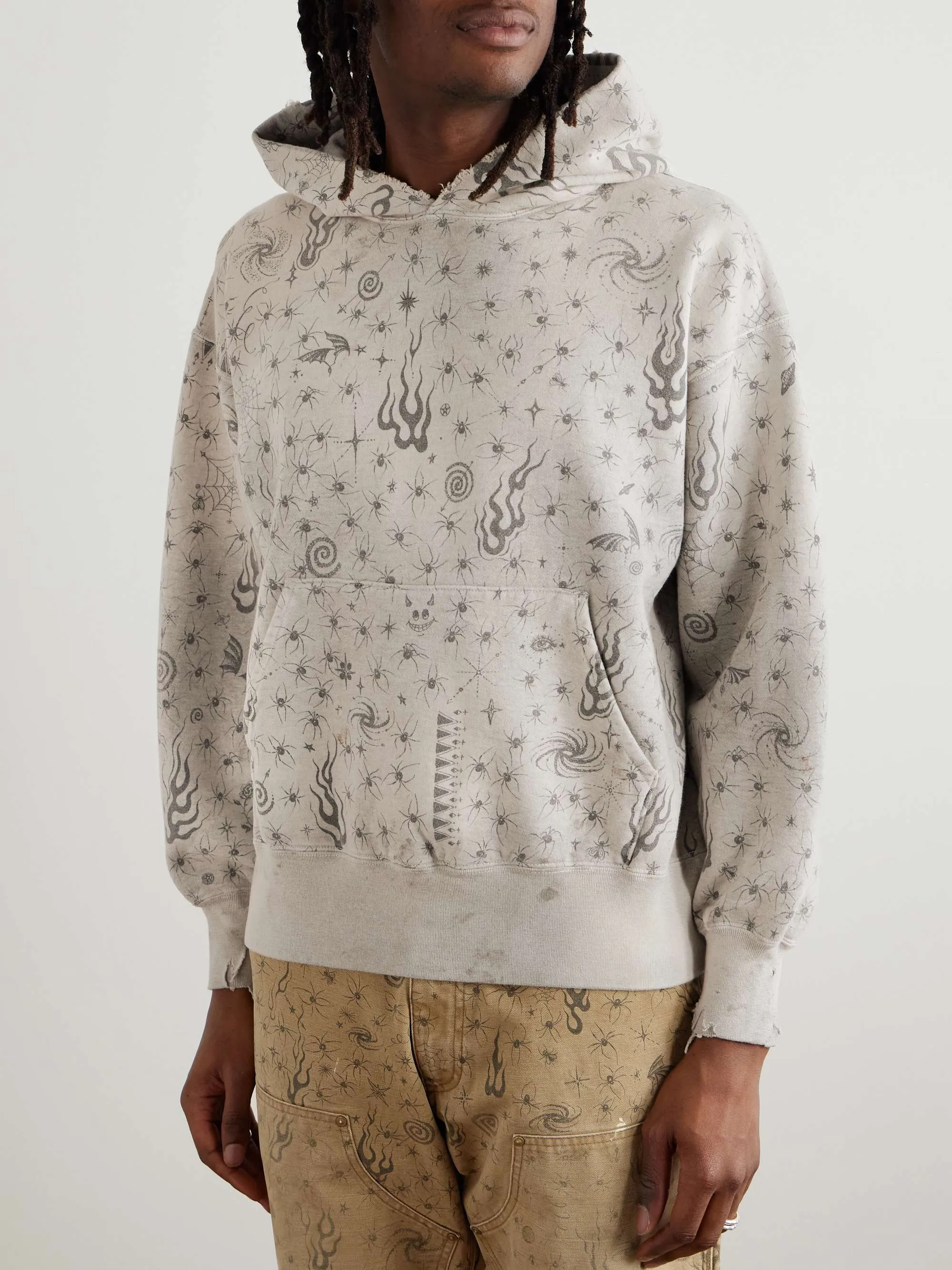 SAINT Mxxxxxx x DR. WOO HOODIE ' Dr.Woo ' /GRY Flame Swirl Spider Web Hoodie Distressed Gray S-XL Custom-woven and dyed nostalgic gray fabric. After printing, the garment is sprayed with potion to cause the fabric to oxidize and fade. A large number of artificial fabric destruction processes are added to make the whole piece of clothing look aged and unique like a work of art. This hoodie is co-branded with a famous tattoo design artist and customized with a full set of Dr.Woo accessories. Bringing you authentic items!